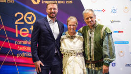 firma roku 25 Zleva  Luboš Hajský, Irena Štěpánková a Bohumil Štěpánek